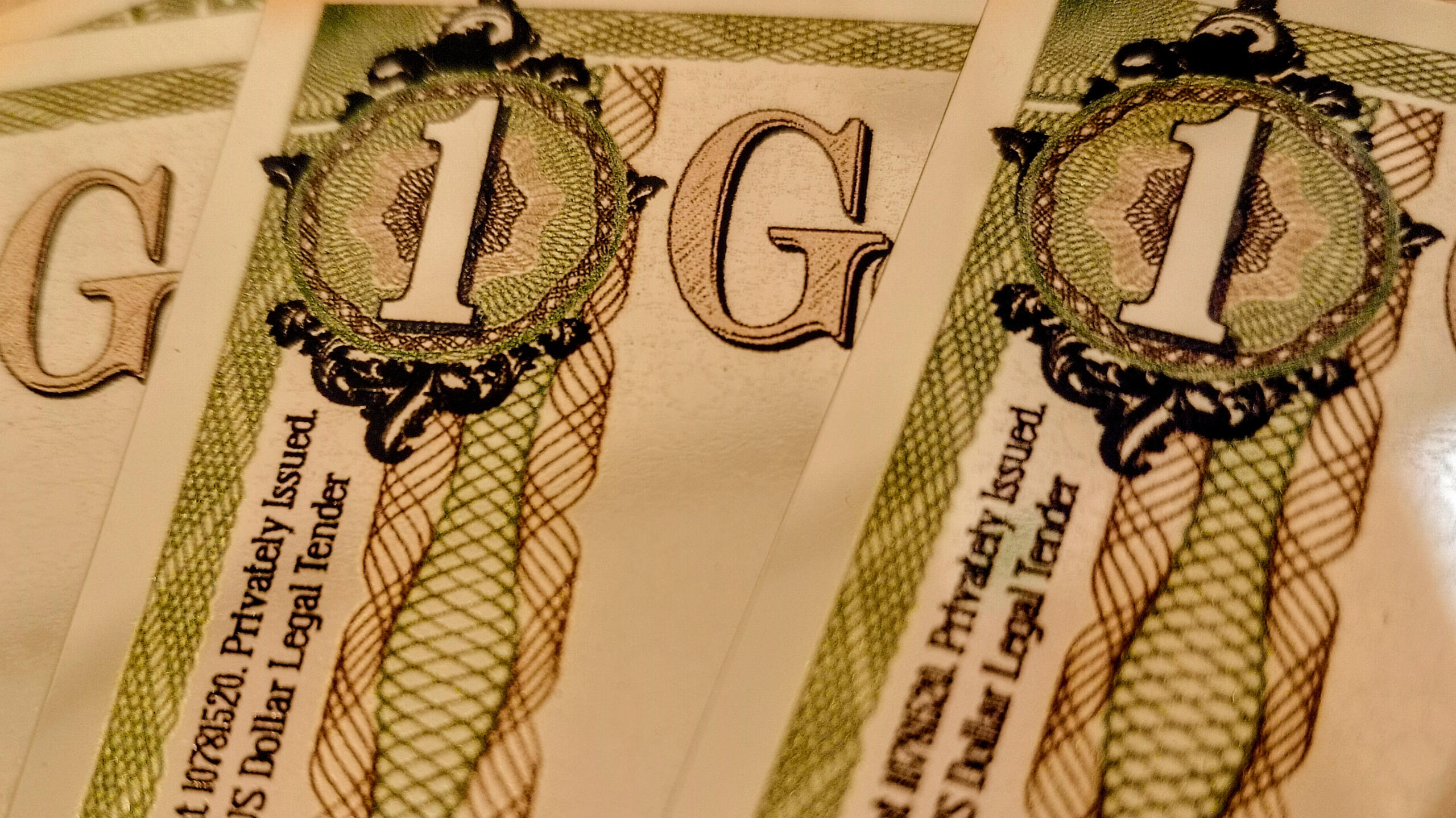 Nevada Goldbacks Bills Image of three Nevada goldbacks valued at one goldback.